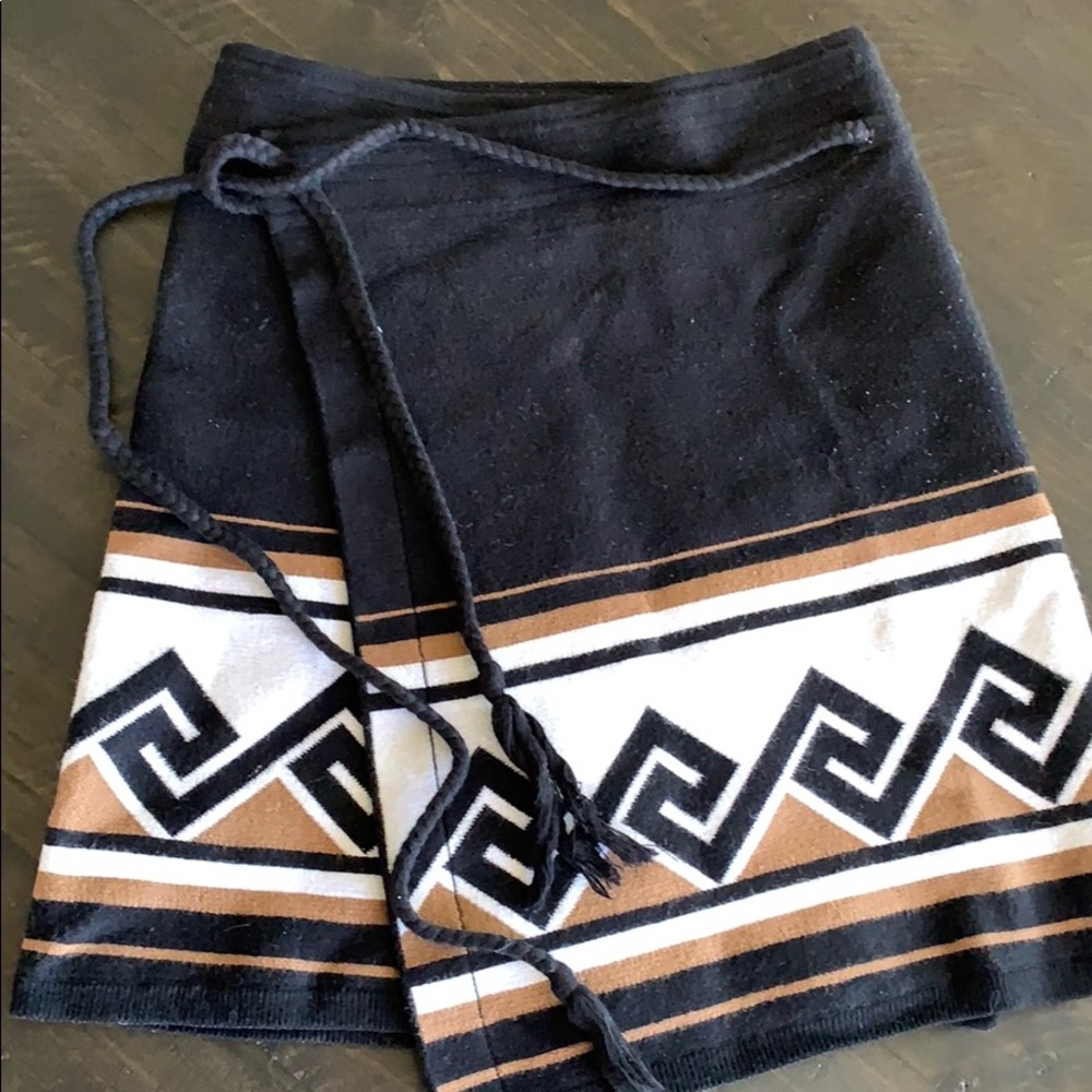 Aritzia Talula short wrap skirt